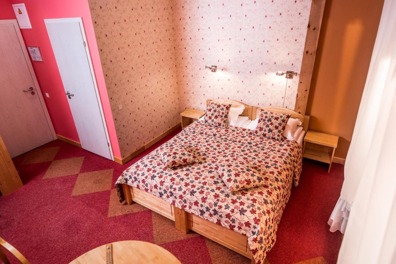 Abzali Hotel And Restaurant With Self Check-In Ādaži Eksteriør bilde