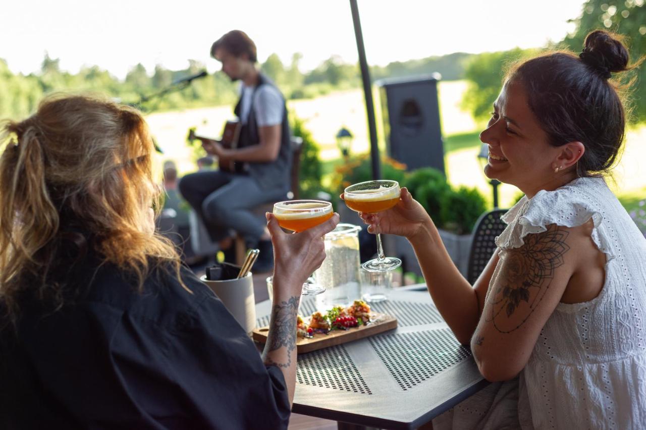 Abzali Hotel And Restaurant With Self Check-In Ādaži Eksteriør bilde
